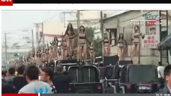 50 танцьорки на пилон изпратиха политик в сетния му път