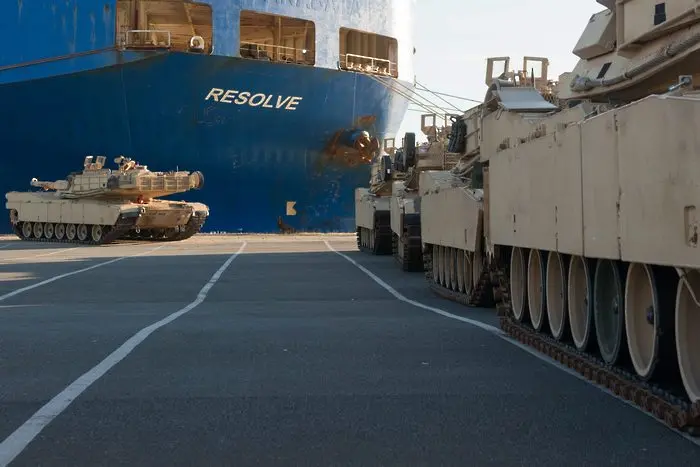 Танковете дойдоха: САЩ ги изпратиха за мащабни учения в Източна Европа (СНИМКИ)