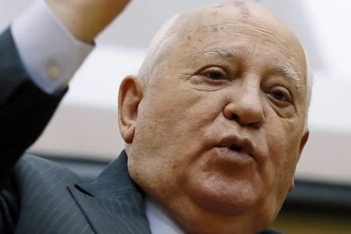 Горбачов: Светът сякаш се готви за война