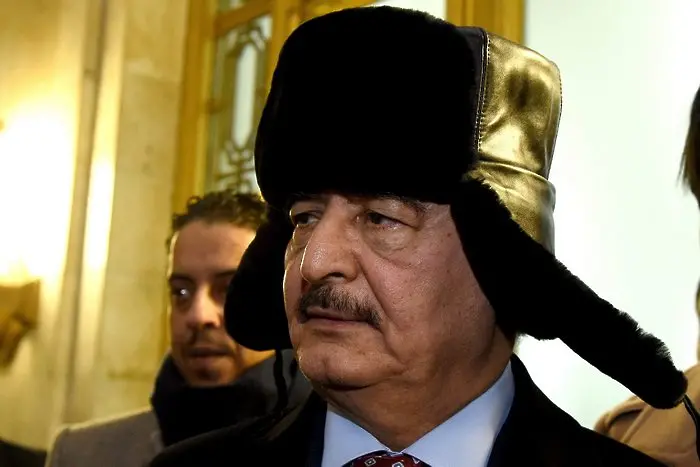 Генерал изменник заплашва да разпали нов конфликт в Либия