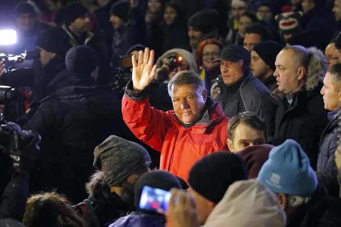 Президентът на Румъния излезе на протест срещу кабинета (ВИДЕО)