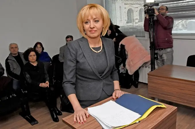 Мая Манолова представи закон за личния фалит