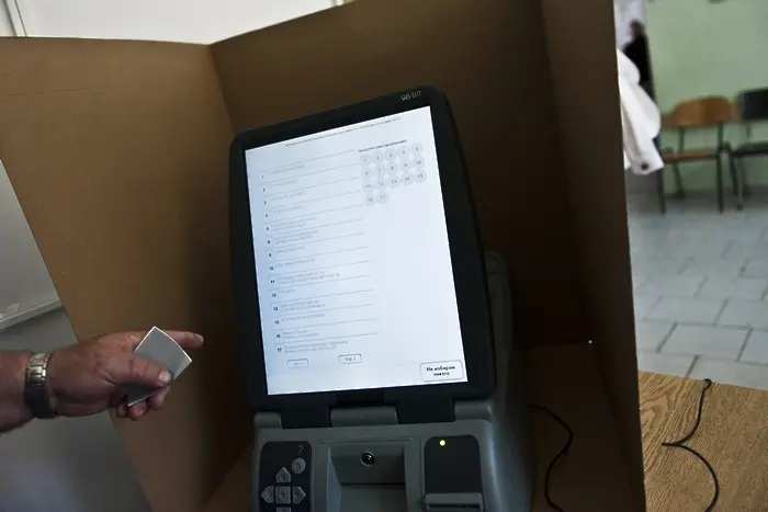 ЦИК днес публикува обществена поръчка за машинното гласуване