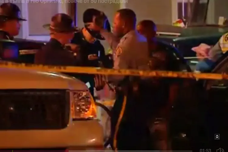 Кола се вряза в тълпа в Ню Орлиънс, повече от 50 ранени
