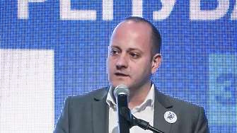 Радан Кънев: В авторитарна партия лидерът поема отговорността за грешките