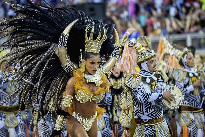 Пищно, по-пищно.. бразилски карнавал (СНИМКИ)