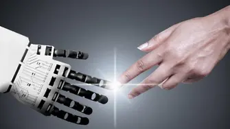 Илон Мъск: Сливаме се с роботите или изчезваме