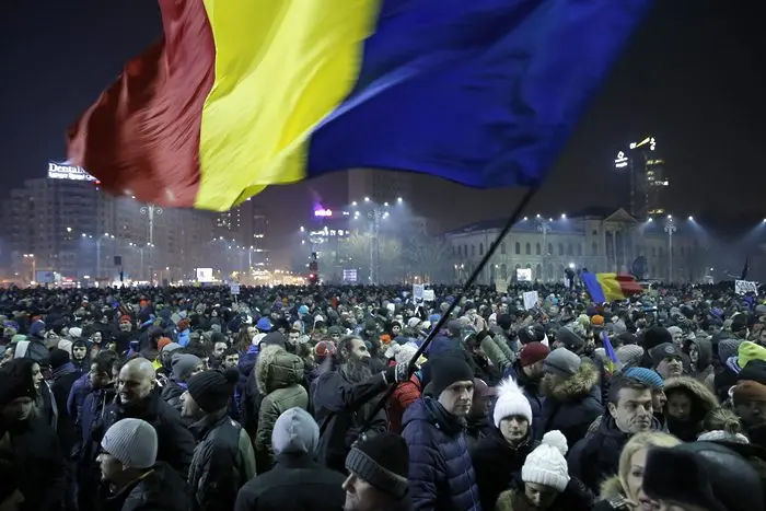 Закон в Румъния спасява от затвор корумпирани политици