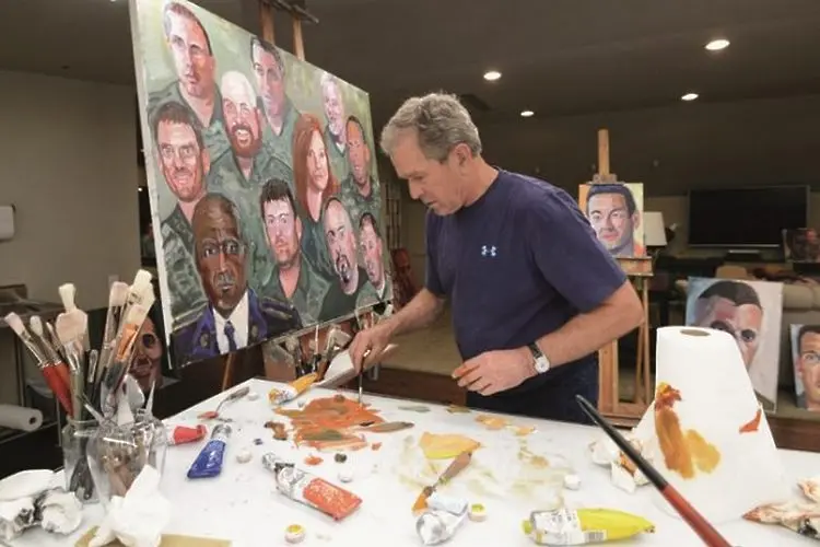 Албум с картини на Джордж У. Буш стана бестселър