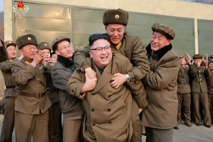 Кой яхна диктатора Ким Чен Ун на конче?