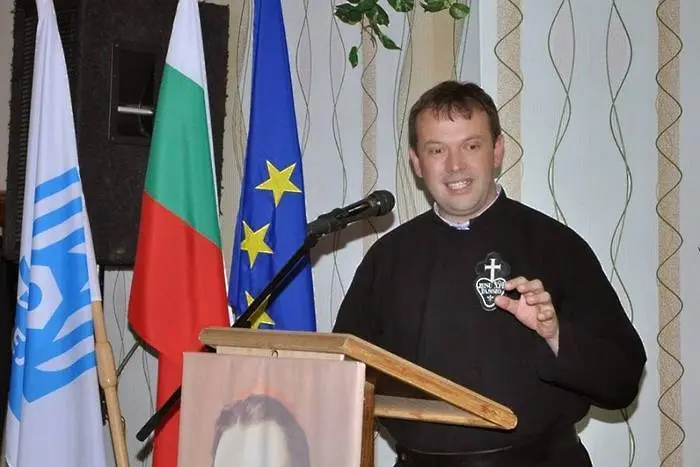 Фактите за отец Кортези в България се манипулират