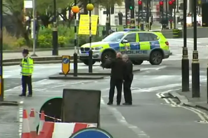 Терор в Лондон - застреляха нападател, намушкал полицай пред парламента (НА ЖИВО)