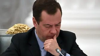 Почти половината руснаци искат оставка на Медведев