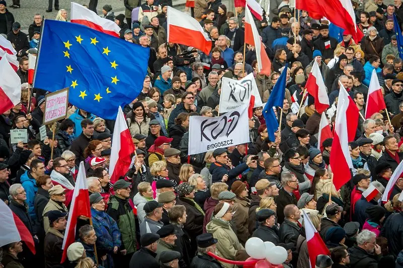 Полша вече може да забранява протести