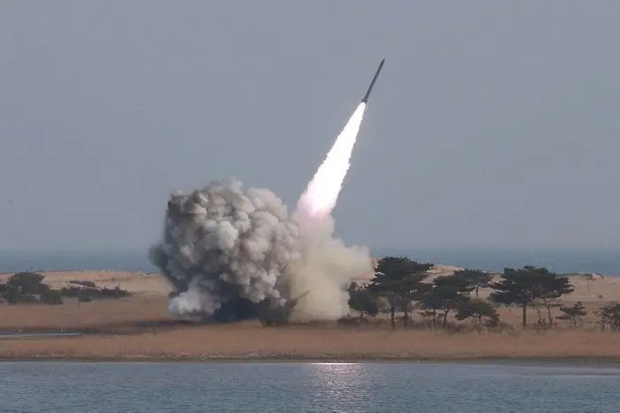 Северна Корея изстреля втора ракета за месец