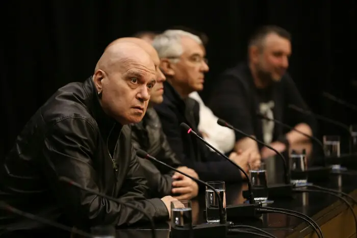 Съдът отказа на Слави ново броене на бюлетините от референдума