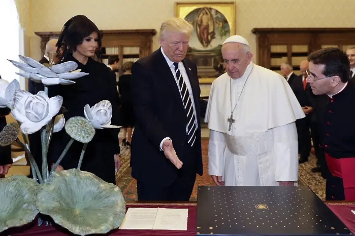 Тръмп, Мелания и папа Франциск (СНИМКИ)