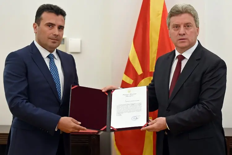 Македонският президент склони да даде мандата на Заев