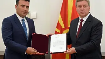Македонският президент склони да даде мандата на Заев