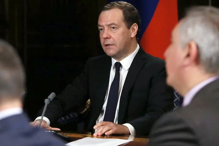 Слухове: Отстраняването на Медведев е близо