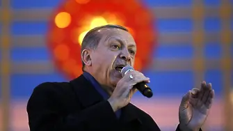 Ердоган се изяви като дизайнер. На затворническо облекло