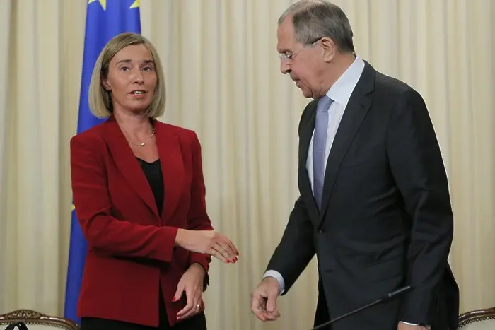Могерини: Санкциите на ЕС срещу Русия остават