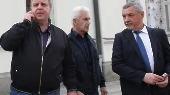 Каракачанов между Сидеров и Симеонов: Не трябват оставки, но не се говори така