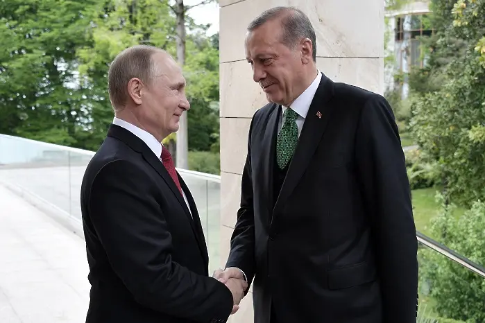 Авторитарният курс на Ердоган е от полза за Путин