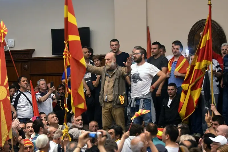ЕС осъди погрома, призова македонците към „приличие и здрав разум“