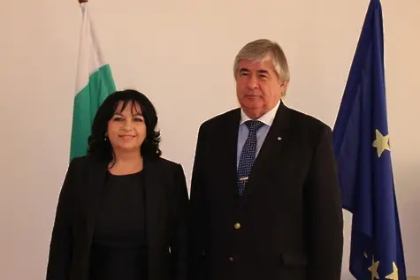 Министър Петкова и руският посланик Макаров не се отказват от „Белене“