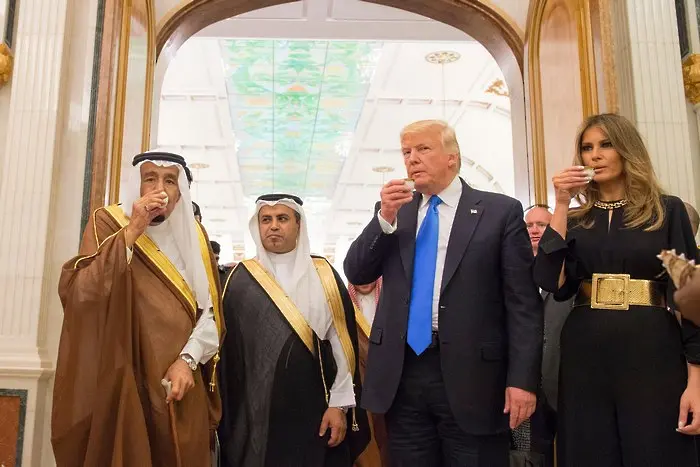 Тръмп сключи в Рияд най-голямата оръжейна сделка за САЩ (ВИДЕО+СНИМКИ)