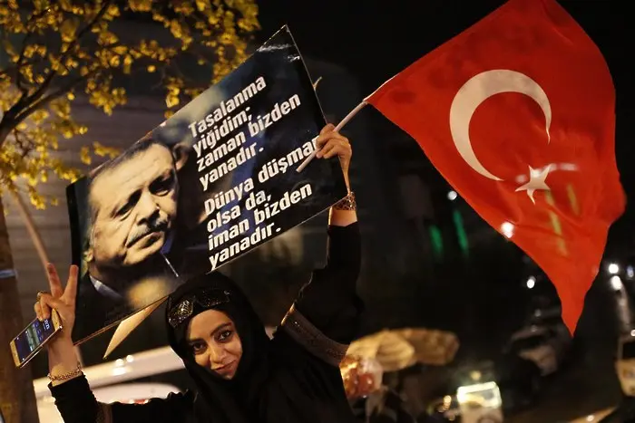 Си Ен Ен: Демокрацията в Турция умря