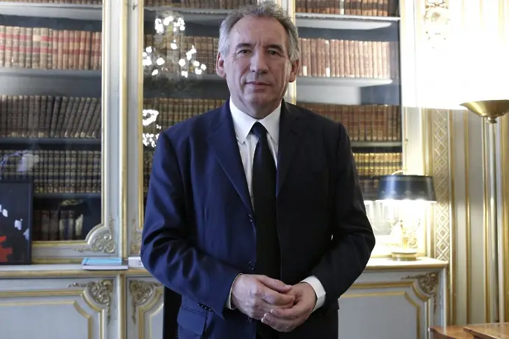 Разследвани за злоупотреби френски министри подадоха оставки