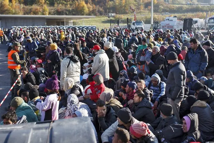 Европа расте - но само от миграция
