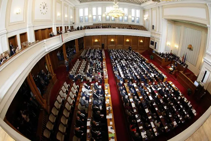 Единодушие в парламента: по-ниски такси за съдебни изпълнители и без 