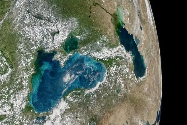 Защо Черно море придоби тюркоазен цвят