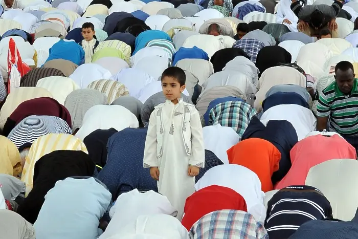 Мюсюлманите по света празнуват края на Рамазан