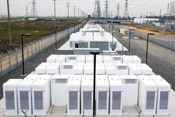 Tesla строи най-голямата батерия в света в Австралия