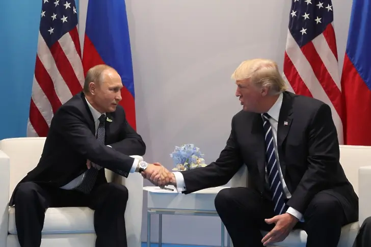Белият дом трескаво готви среща на Тръмп с Путин
