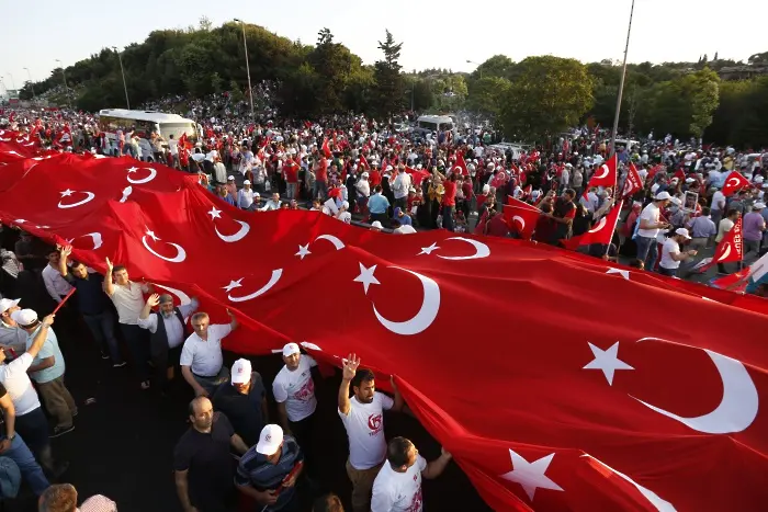 Милиони шестват в Истанбул - година след опита за преврат (СНИМКИ)