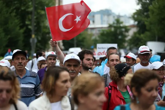 Опозицията крачи към Истанбул (СНИМКИ)