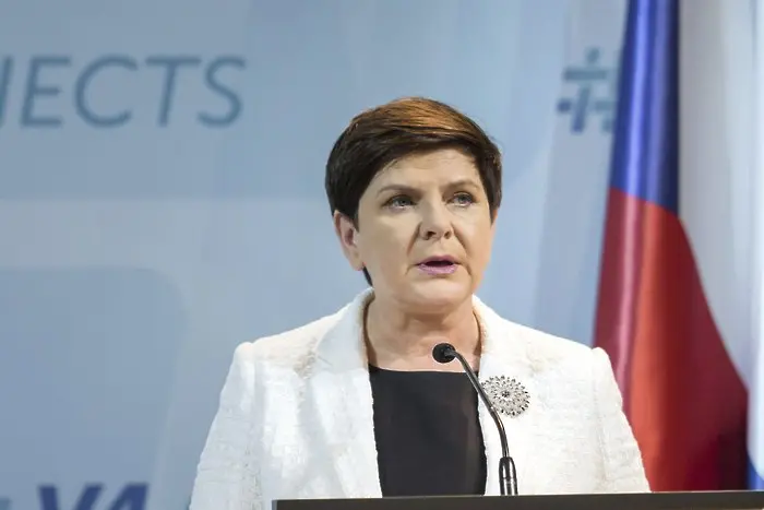 Ройтерс: Управляващата партия в Полша може да свали премиерката 
