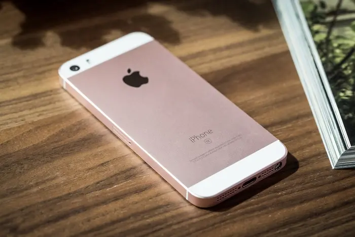 Apple ще предложи бюджетен 4,2-инчов iPhone