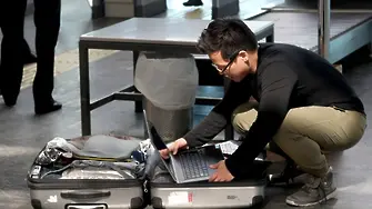САЩ вдигат забраната за лаптопи в самолети