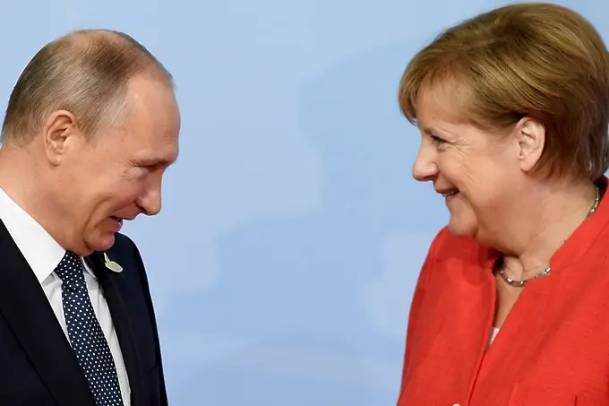 Защо Меркел си тръгва, а Путин остава