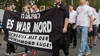 Неонацисти маршируват в Берлин (СНИМКИ)