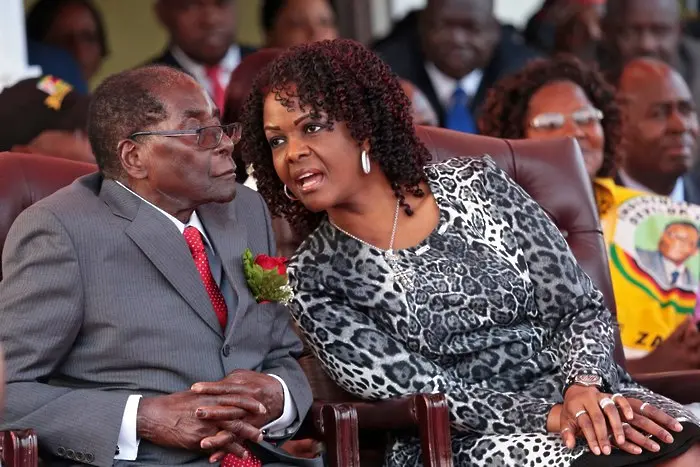 Първата дама на Зимбабве пръска милиони за палати 