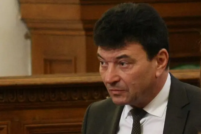 ГЕРБ-ерът Живко Мартинов - онзи със суджука - напуска парламента