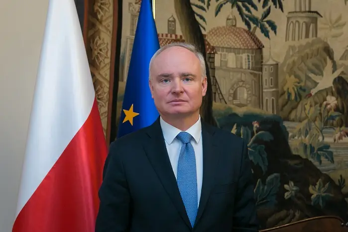 Представителят на Полша в ЕС е подал оставка заради комунистическо досие