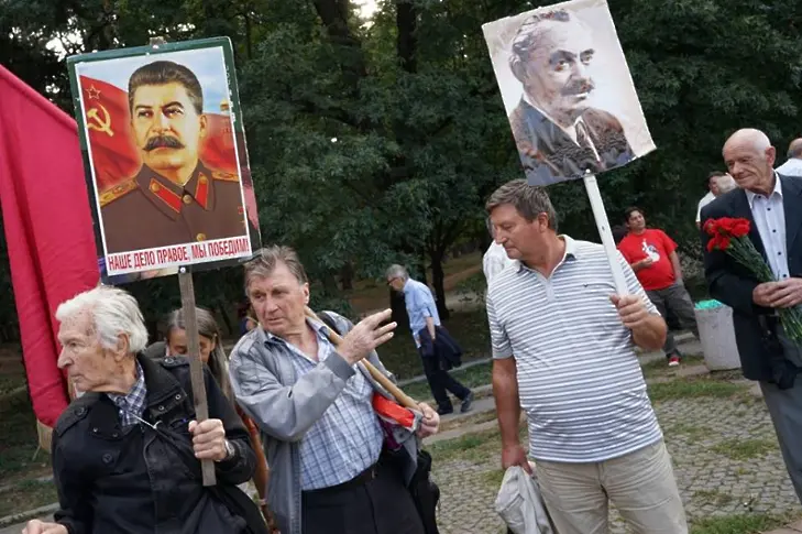Деветосептемврийска почит начело с другарите Сталин и Димитров